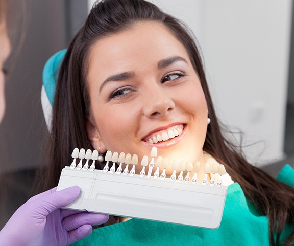 Patient learning about the cost of veneers in Sparta